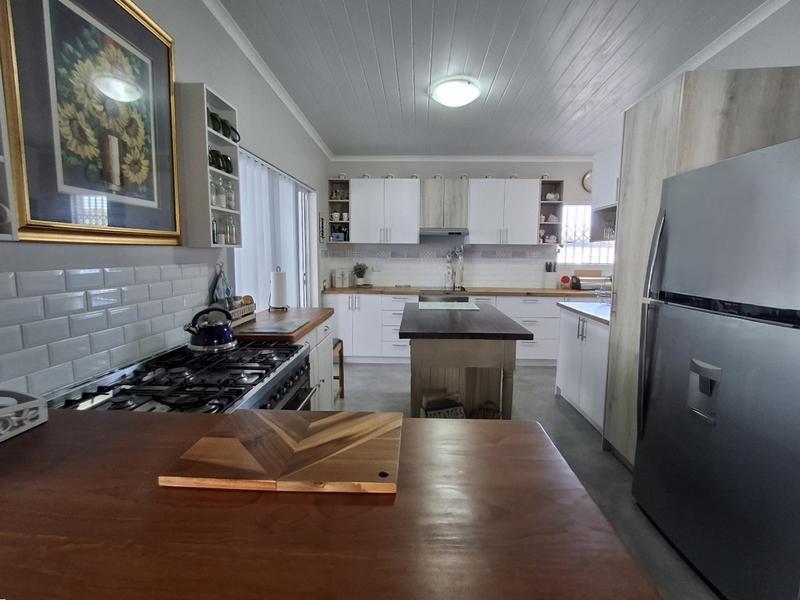 3 Bedroom Property for Sale in Britannia Bay Western Cape